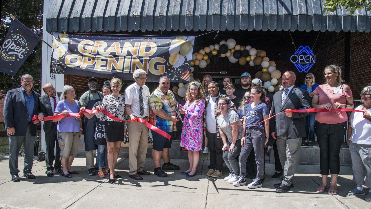 Ribbon cut on new Mayville restaurant grand opening News, Sports